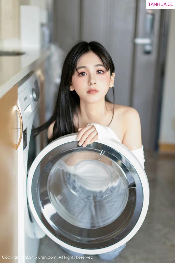  [XiuRen]高清写真图 2024.12.16 No.9605 奶芙乔乔 美腿黑丝第28张图片